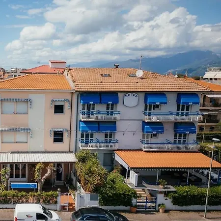Hotel New Burlamacco Hotel 2*