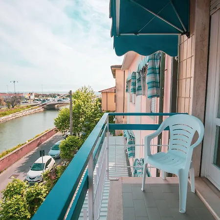 מלון Burlamacco 2*